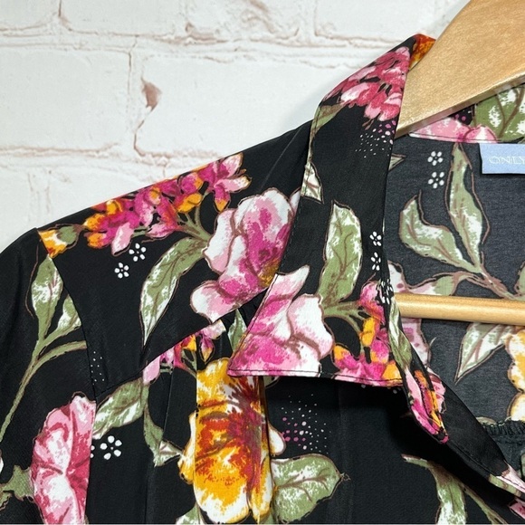 ONLY NECESSITIES Blouse Womens Medium 14/16 Floral Short Sleeve Button Up Top - Picture 4 of 15